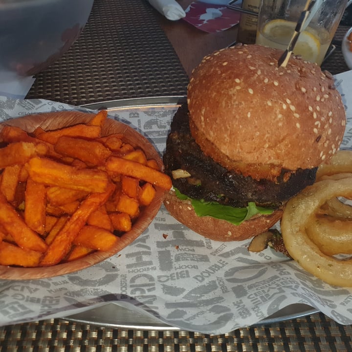 review photo of Bossa Woodbridge Island Mushroom & Lentil Burger shared by @siobhanduke on 10 May 2022 - review
