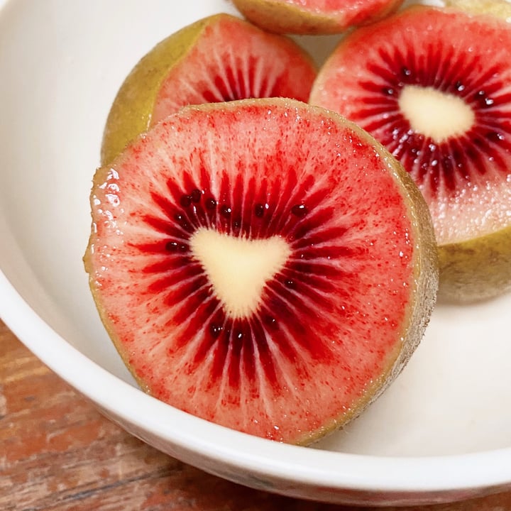 photo of Zespri Red Kiwi shared by @deinocheirus on  07 Jun 2021 - review