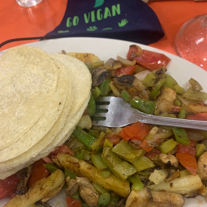 review photo of Restaurant Los Tarascos Alambre vegetariano shared by @bsmv on 31 Jan 2021 - review