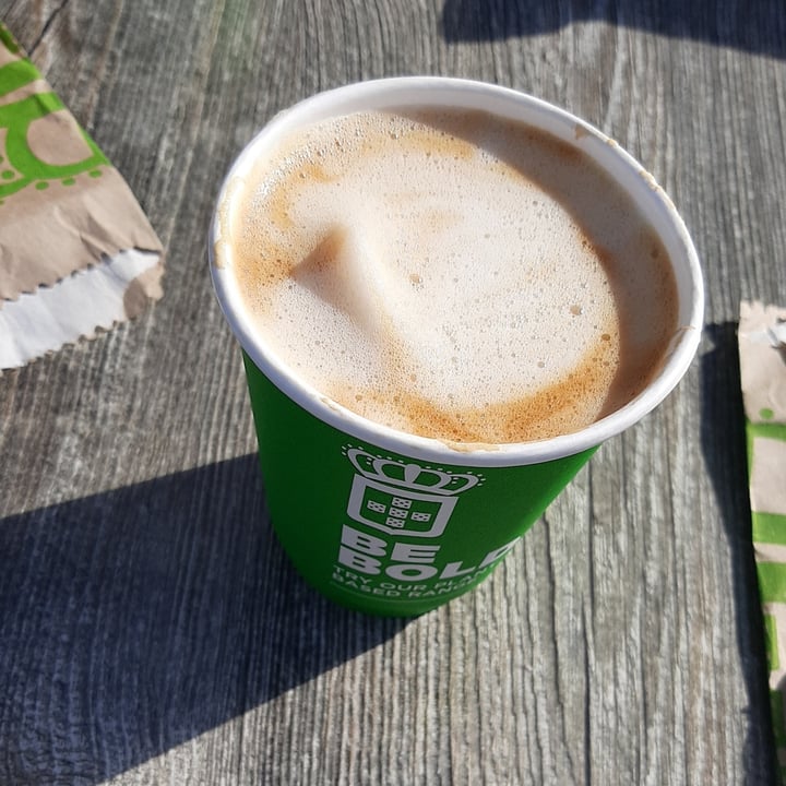 photo of vida e caffè Richmond Corner Oat Vanilla Latte shared by @rynol on  01 Jun 2022 - review