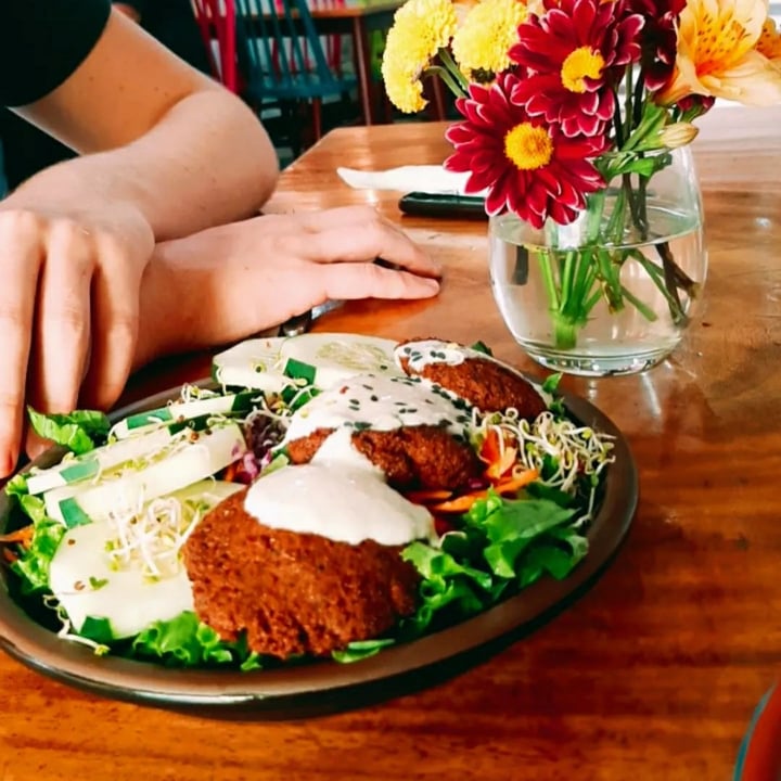 review photo of CamelliasTea Falafel con salsa de almendras shared by @mishely on 21 Dec 2021 - review