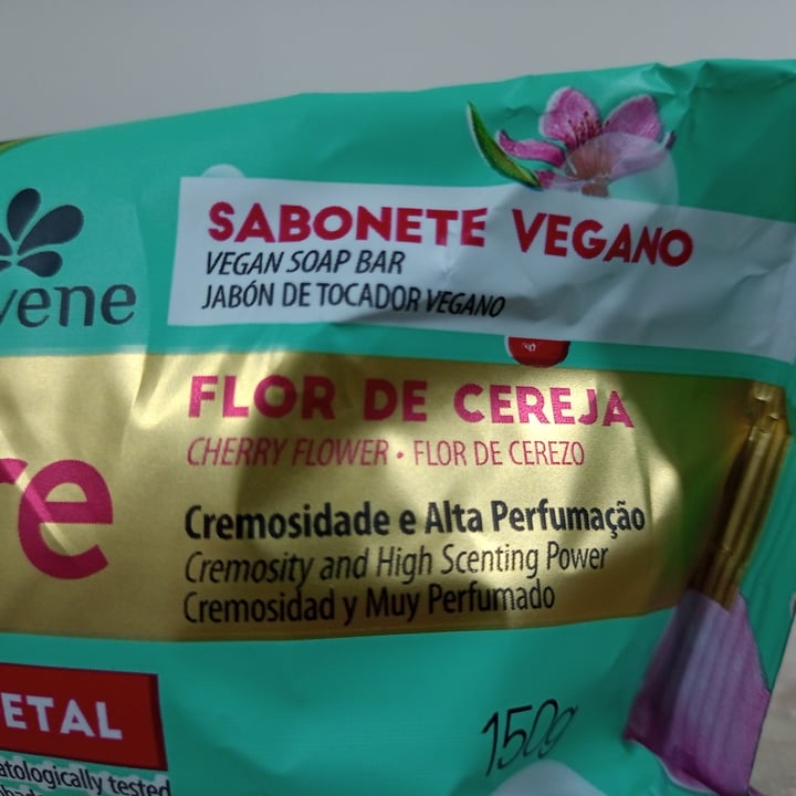 photo of Davene La flore sabonete vegetal flor de cereja shared by @marymagda on  17 Jun 2022 - review