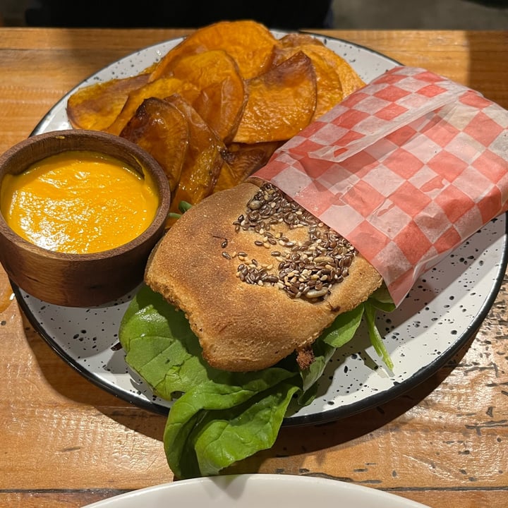 photo of Wara espacio saludable Sandwich De Seitan Con Papas shared by @emanuelo on  24 Feb 2022 - review