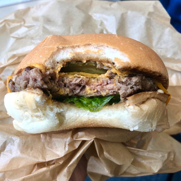 photo of Love Handle  Cheeseburger shared by @emdothe77 on  03 May 2021 - review