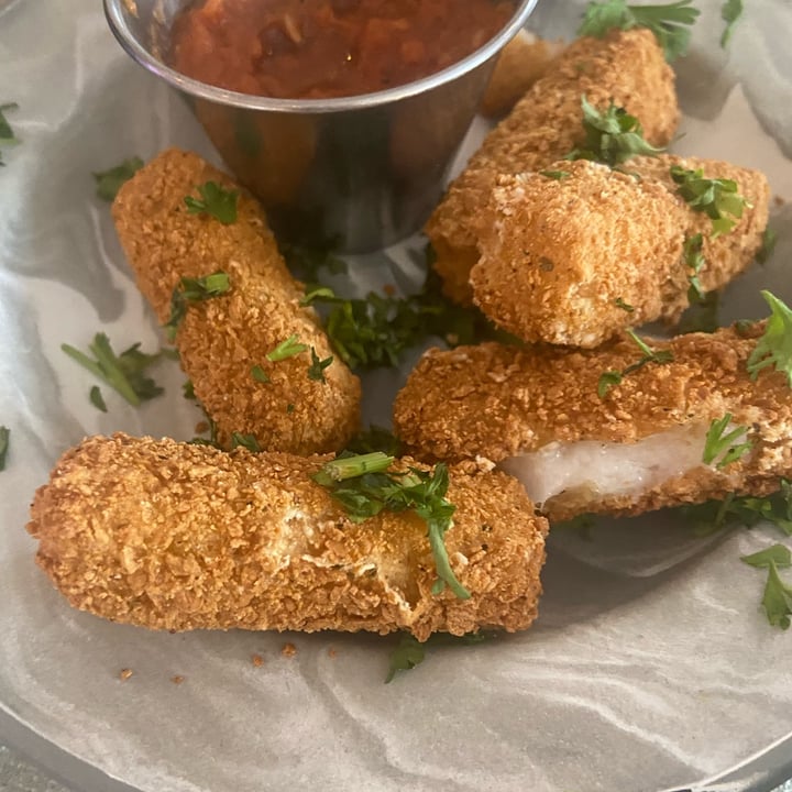 photo of Oh My Soul Mozzarella Stix shared by @rainbowzombievegan on  02 Jan 2022 - review