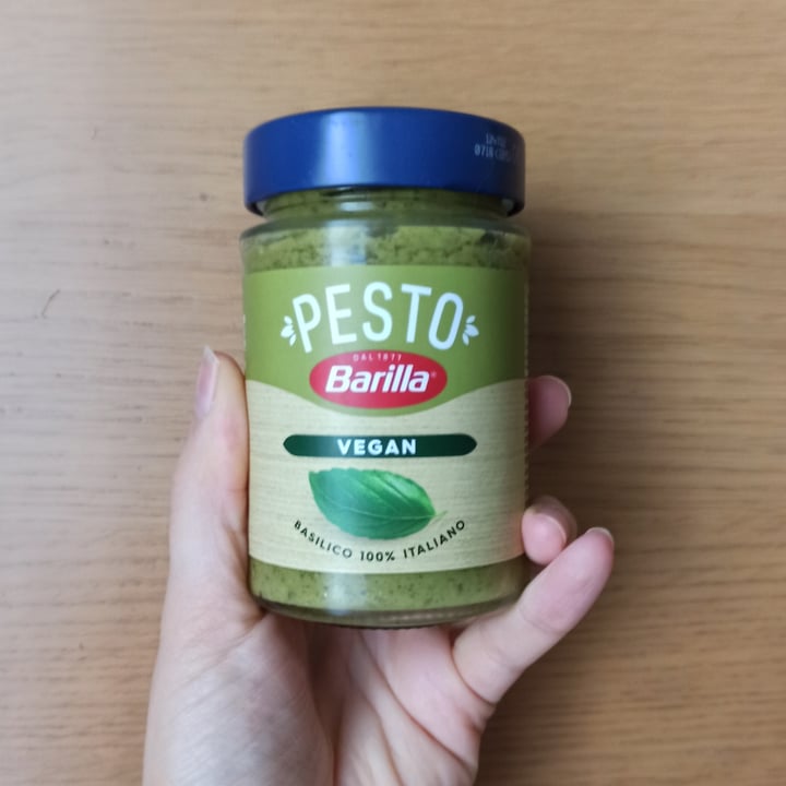 photo of Barilla Pesto Basilico Vegan shared by @julieve on  03 Aug 2022 - review