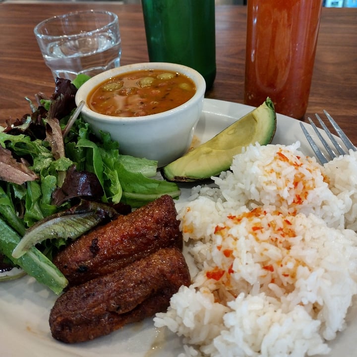 photo of Sol Food Vegetariano Rice & Beans Plate shared by @paulalecht on  14 Jun 2022 - review
