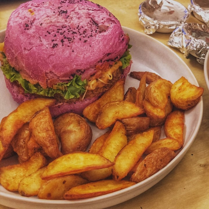 photo of Flower Burger Cherry Bomb shared by @theveganent on  07 Dec 2020 - review