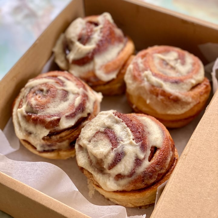 review photo of Brod and Paj Cinnamon Roll With Maple Cashew Frosting shared by @yuan on 15 Feb 2021 - review