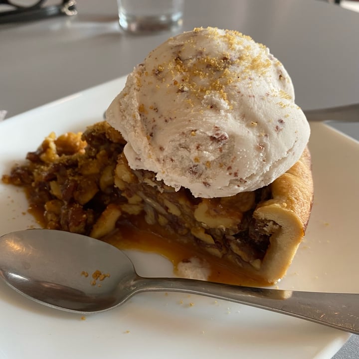 photo of Gia Vegan Pastry Shop Pecan pie shared by @anmarivh on  13 Mar 2022 - review