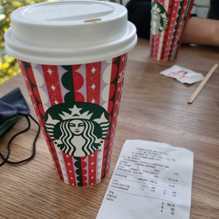 photo of Starbucks Cafe con leche de almendras shared by @veronica1312 on  30 Jan 2022 - review