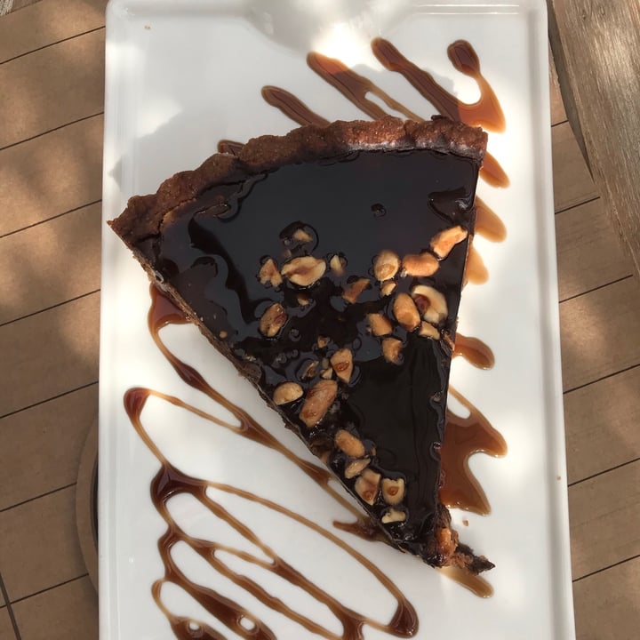 review photo of Café Cajú - Bakery & Restaurant - 100% Plant Based - Vegan Tartaleta de Snickers shared by @triniveg on 04 Apr 2021 - review