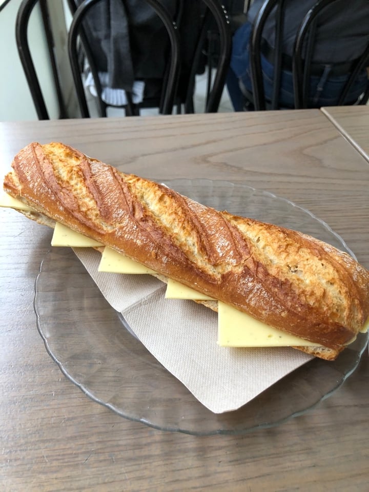 photo of El Planet Bocadillo De Queso Vegano shared by @cjlorente on  30 Jan 2020 - review