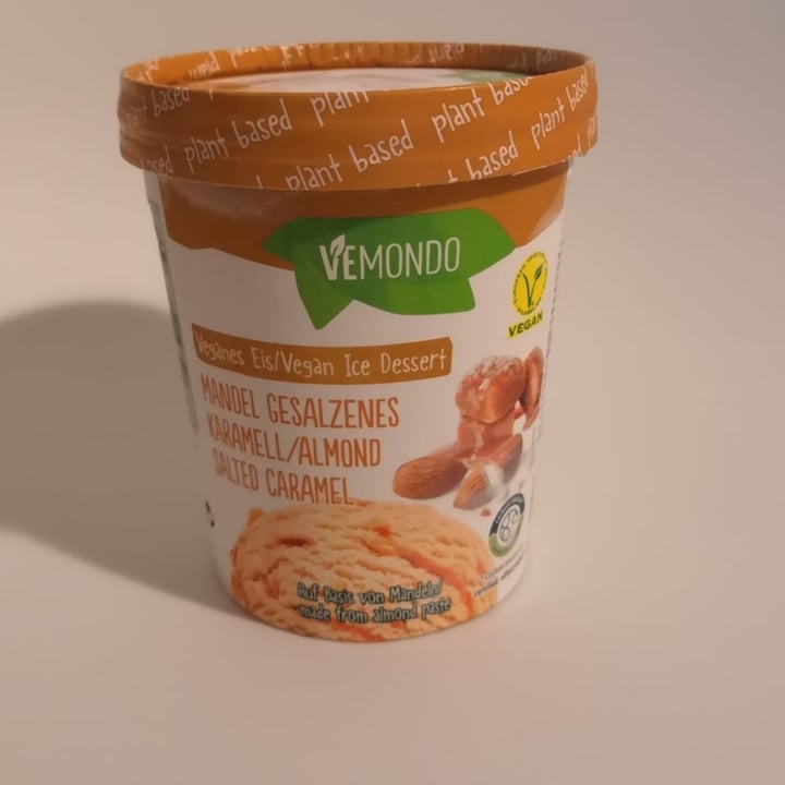 review photo of Vemondo Gelato Mandorle e Caramello Salato shared by @signormusetto on 16 Sep 2022 - review