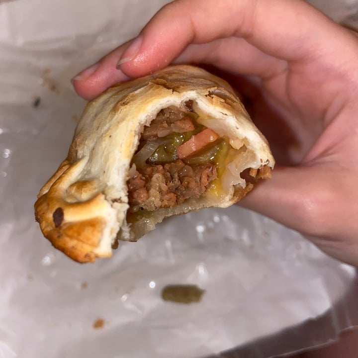 photo of Heaven Vegan Palermo Empanada Burger shared by @pilarscarso on  08 Mar 2022 - review