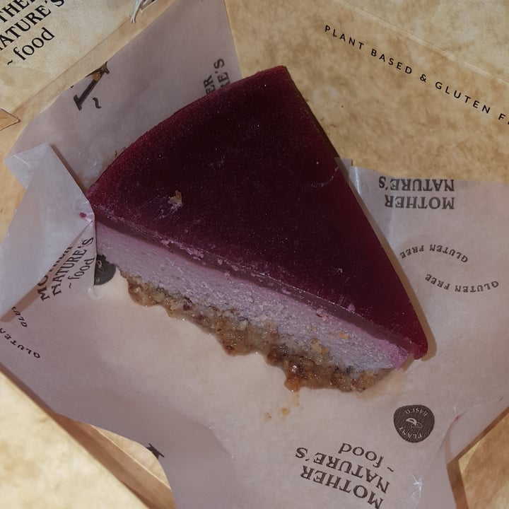 photo of Let it V - Vegan Sushi Cheese cake frutos rojos shared by @frankieseason on  09 Feb 2022 - review