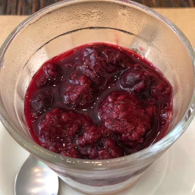 Photo of the dish “sobremesa - pudim de chia com frutas vermelhas e salada de fruta”