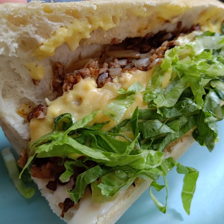 photo of Monster Vegan Cheese Steak shared by @helebias on  18 Sep 2022 - review
