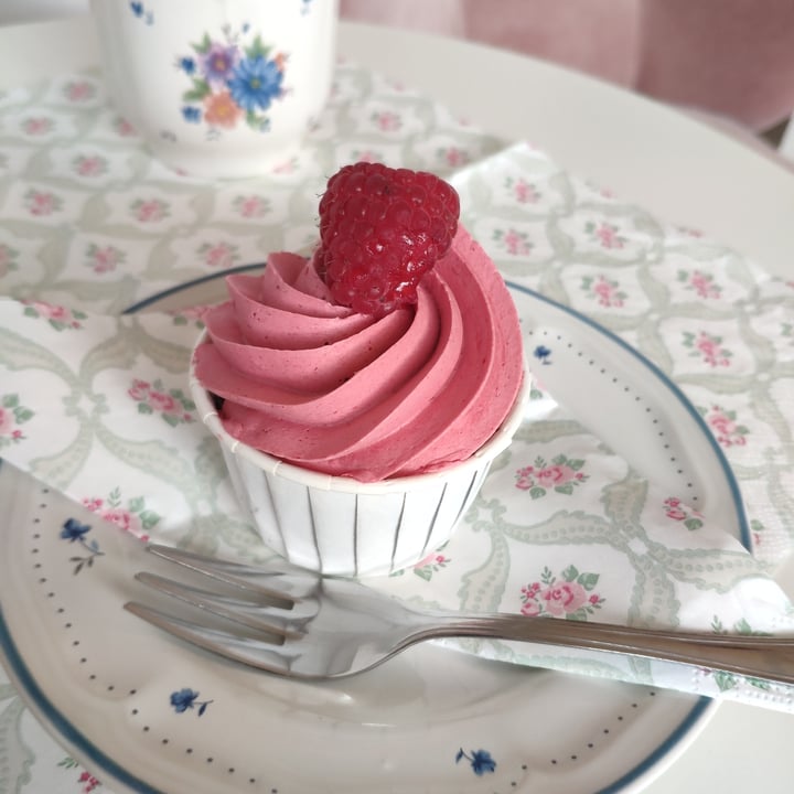 photo of pennycakes Katy Berry Cupcake shared by @helogx on  29 Aug 2020 - review