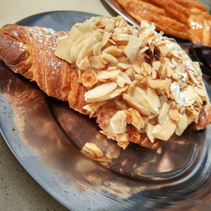 photo of Vica Croissant De Almendras shared by @florcie444 on  18 Sep 2022 - review