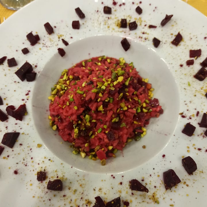 photo of Sala Ricevimenti Ristorante Il Capriolo Risotto Con Pesto Di Barbabietola E Pistacchi shared by @lauragigliotti on  10 Apr 2022 - review