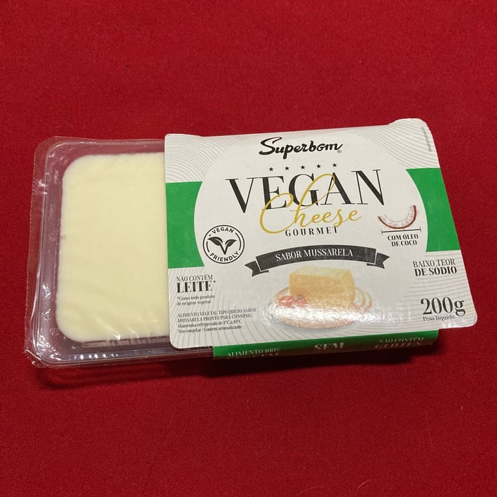 photo of Superbom vegan cheese mussarela shared by @allecrodrigues on  12 Sep 2022 - review
