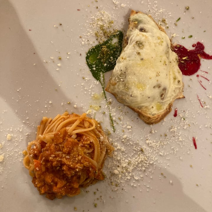 photo of Il Giardino - green restaurant Bis Di Primi: Linguine Con Ragú Di Seitan E Crespella Broccoli, Noci E Mela shared by @valentinamaso on  12 Mar 2022 - review