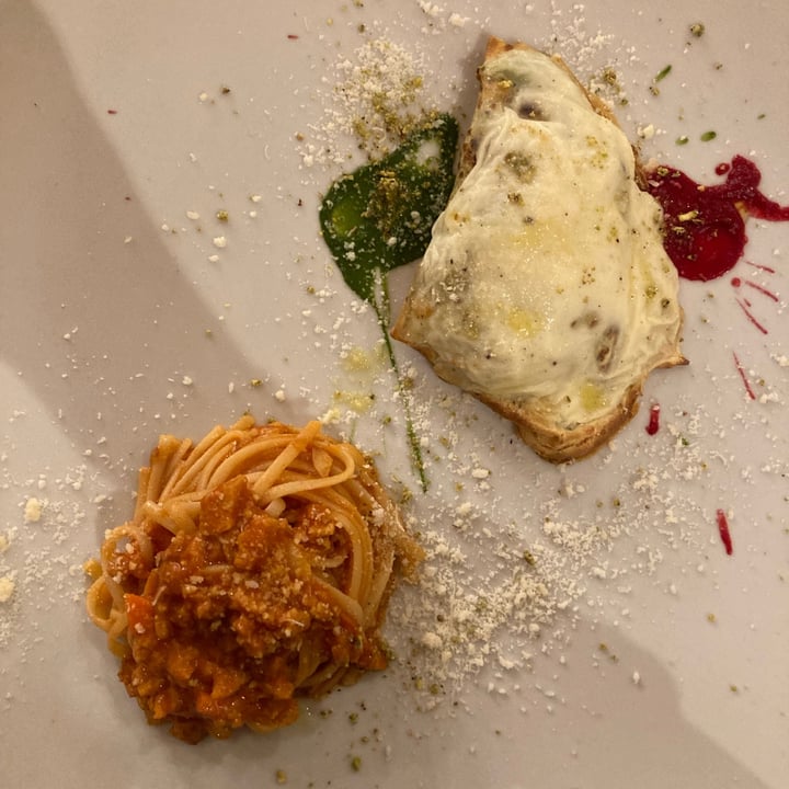 review photo of Il Giardino - green restaurant Bis Di Primi: Linguine Con Ragú Di Seitan E Crespella Broccoli, Noci E Mela shared by @valentinamaso on 12 Mar 2022 - review