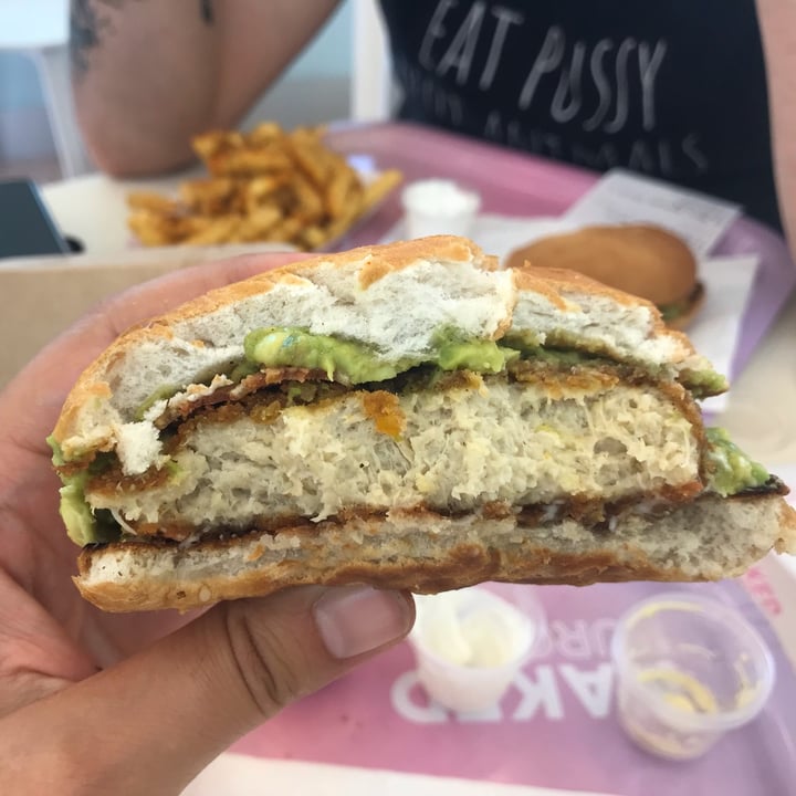photo of Naked Burger - Vegan & Tasty Chicken Avocado Burger shared by @lallus8 on  07 Jun 2022 - review