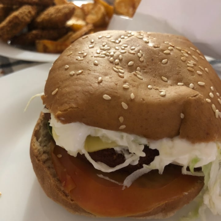 photo of Mel Vegan Fast Food (Castillo) Hamburguesa shared by @mariannasofianos on  28 Mar 2022 - review