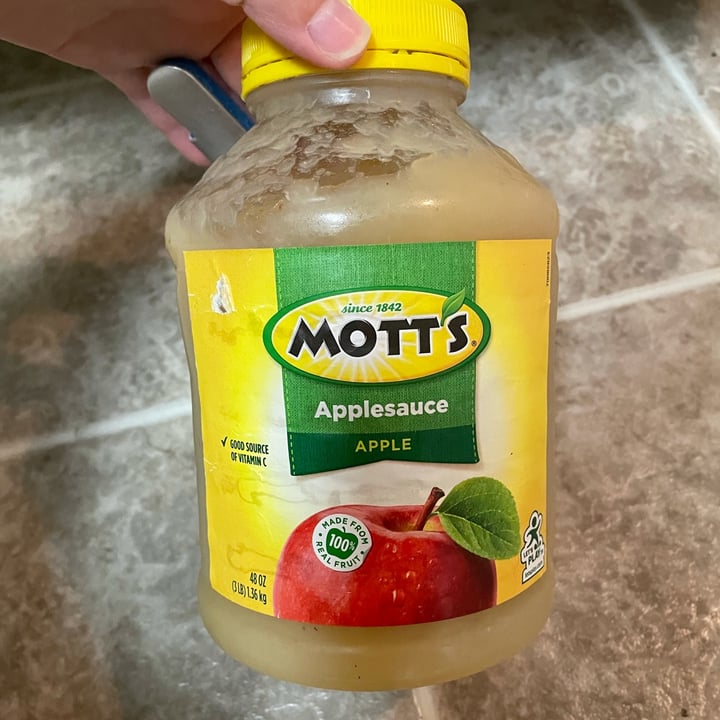 photo of Mott's Apple Sauce shared by @betsyfrank94 on  02 Dec 2021 - review