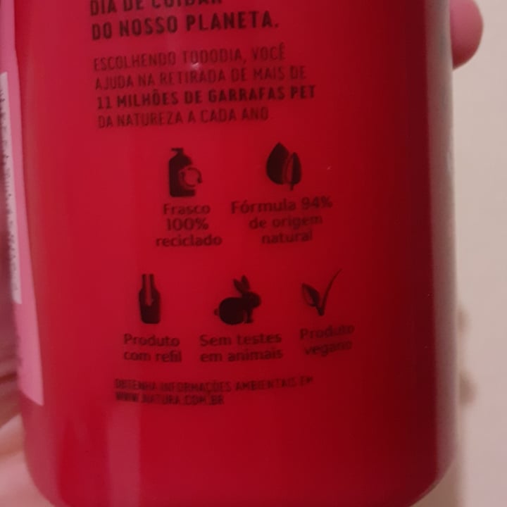 photo of Natura creme cereja e avelã shared by @tainaluci on  05 Jan 2022 - review
