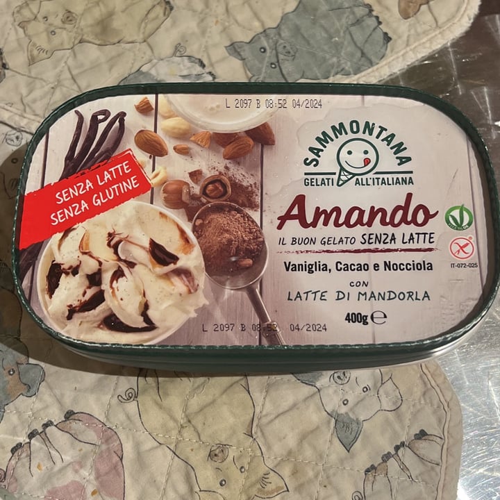 photo of Sammontana Amando Vaniglia Cacao e Nocciola 400g Tub shared by @federicasalvatore95 on  25 Jun 2022 - review