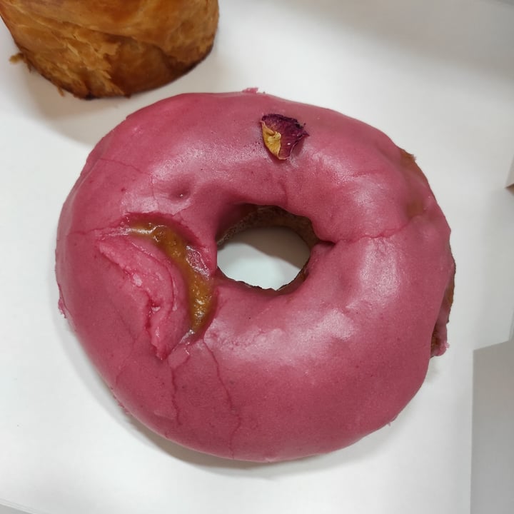 photo of The Hippie Bakery Donut frambuesa shared by @saruchi on  22 Jul 2021 - review