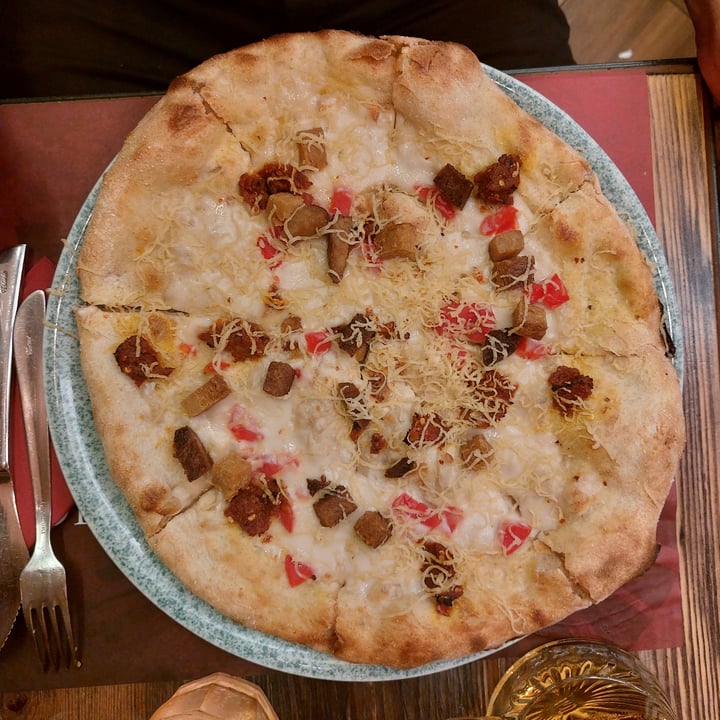 photo of Rifugio Romano Pizza Bomba shared by @broccoloblu on  09 Aug 2022 - review