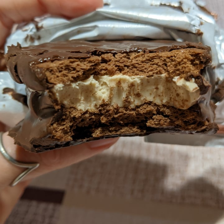 photo of Felices Las Vacas Alfajor Con Pasta De Maní shared by @uncannyval on  28 Dec 2021 - review