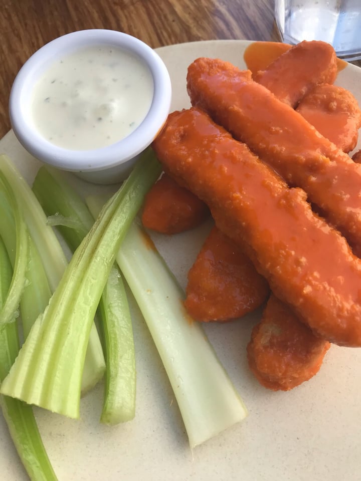 photo of Veggie Grill Buffalo Wings shared by @citybythbayvegan on  05 Jun 2019 - review