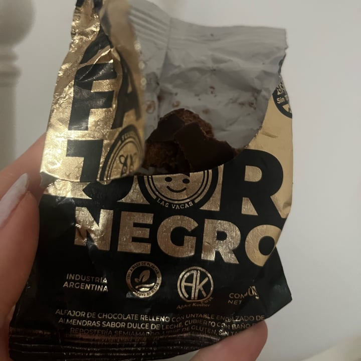 review photo of Felices Las Vacas Alfajor Negro shared by @carolinaminoli on 21 Nov 2022 - review