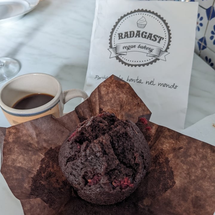 photo of Radagast Vegan Bakery Muffin Cioccolato E Lamponi shared by @sherpug on  20 Mar 2022 - review