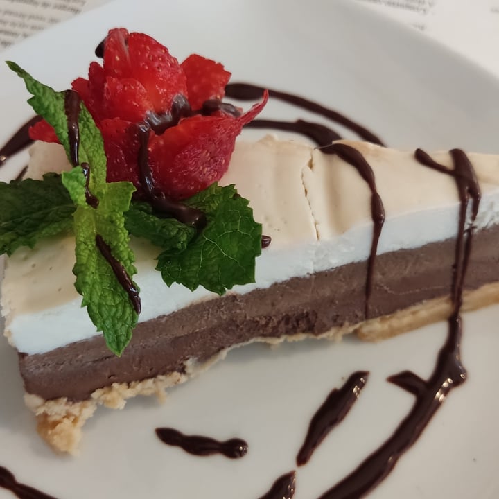 photo of Restaurante Hicuri Art Vegan Tarta De Tres Chocolates shared by @elprofevegano on  31 Jul 2021 - review