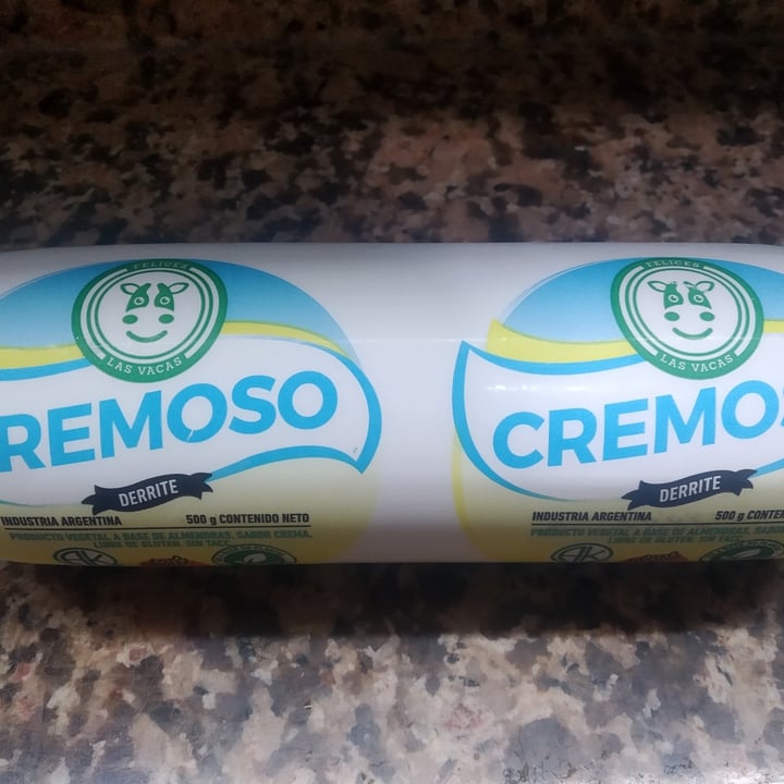 photo of Felices Las Vacas Queso Cremoso en Cilindro shared by @veganmau on  31 Oct 2021 - review