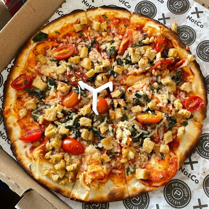 review photo of Pieology not chicken pizza shared by @yaremi on 16 May 2022 - review