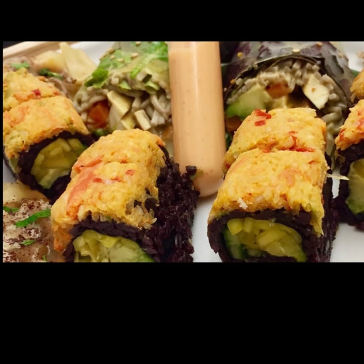 photo of Beyond Sushi (W 56th Street) Spicy mango roll shared by @veganfoodcrazy on  18 Oct 2020 - review