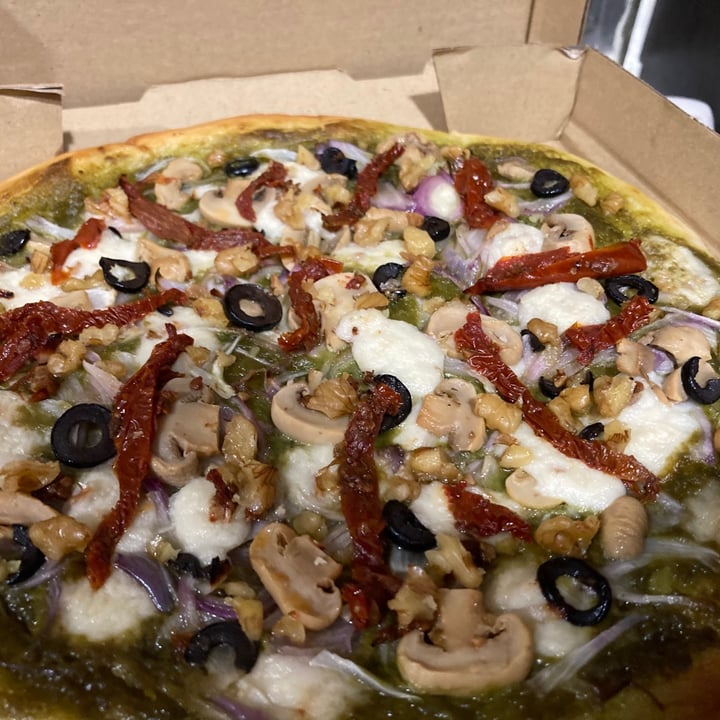 photo of Neha's 100% Vegan Kitchen Nutty Pesto Pizza shared by @hollya113 on  14 May 2021 - review