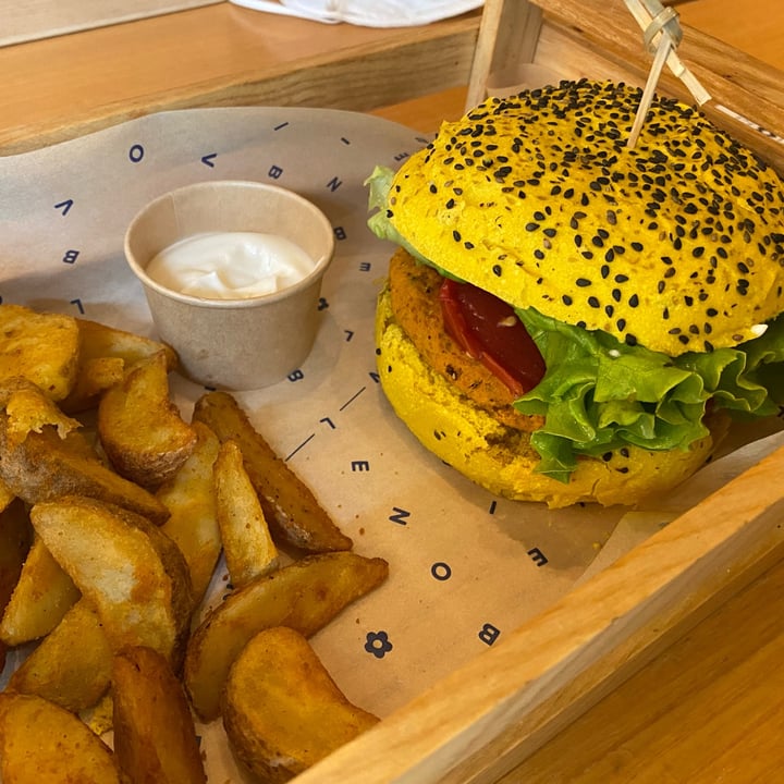 photo of Flower Burger Funky Cecio Vegan Burger shared by @emmis on  23 May 2022 - review