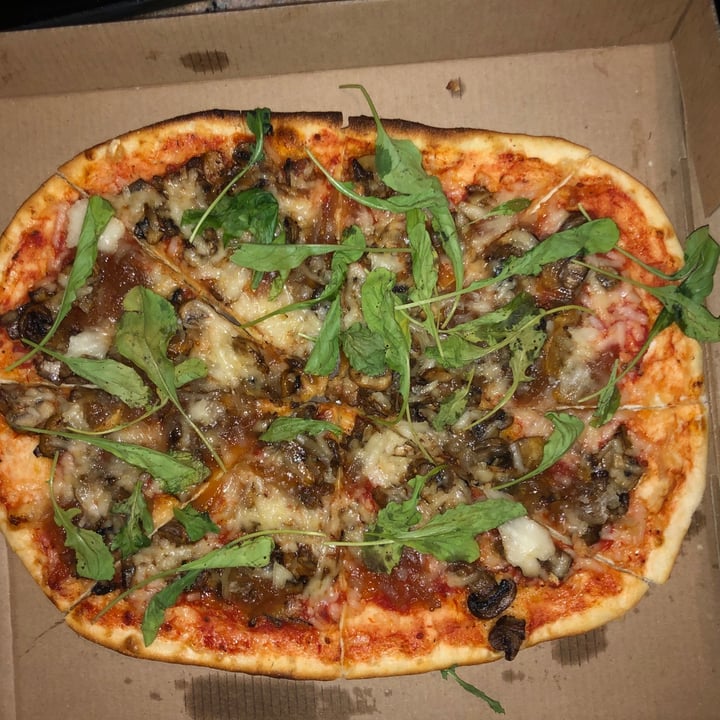 photo of Hudsons The Burger Joint (Hazelwood) Busker Pizza shared by @earthlovingerin on  15 Mar 2021 - review