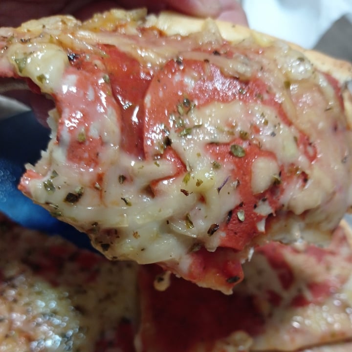 photo of Vemondo Stonebaked pizza salami style shared by @isabeletta on  08 Mar 2022 - review