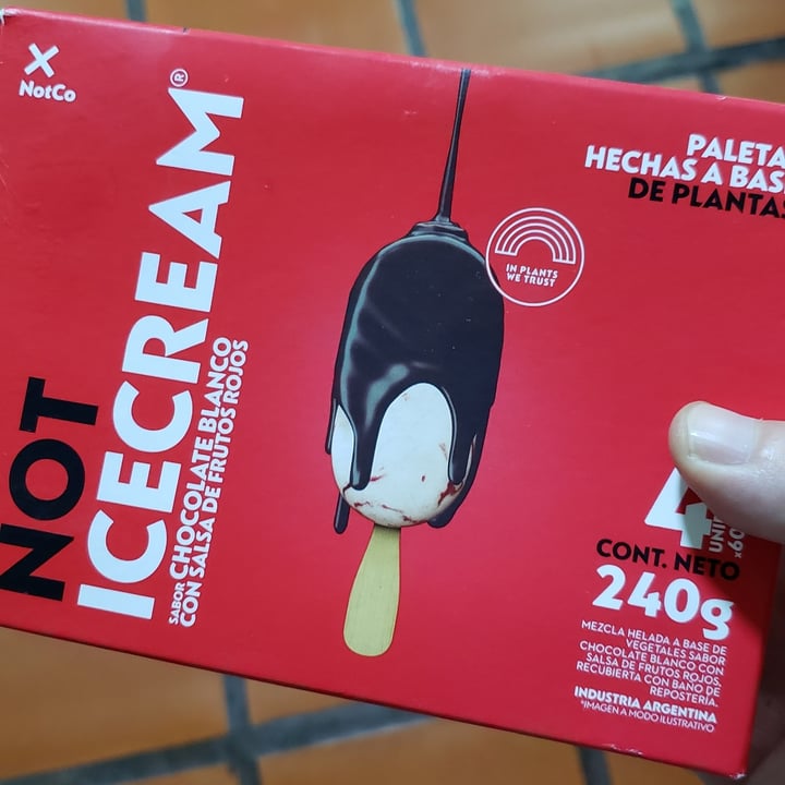 review photo of NotCo Palito Helado Sabor Chocolate Blanco Con Salsa De Frutos Rojos shared by @axxxolote on 01 Nov 2022 - review