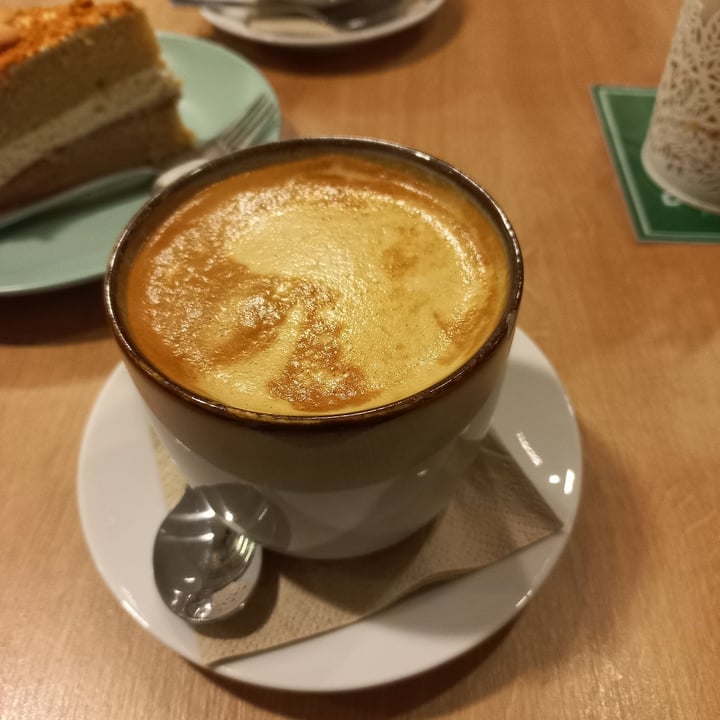 photo of Bohemian Lane Pastelería Vegana Café con leche shared by @ixb on  13 Dec 2021 - review