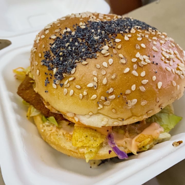 photo of Lekker Vegan Kloof Burger shared by @skyeduplessis on  22 Jul 2022 - review
